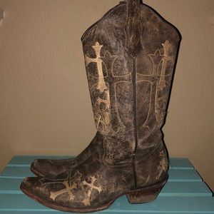 Circle G Embroidered Cross boots